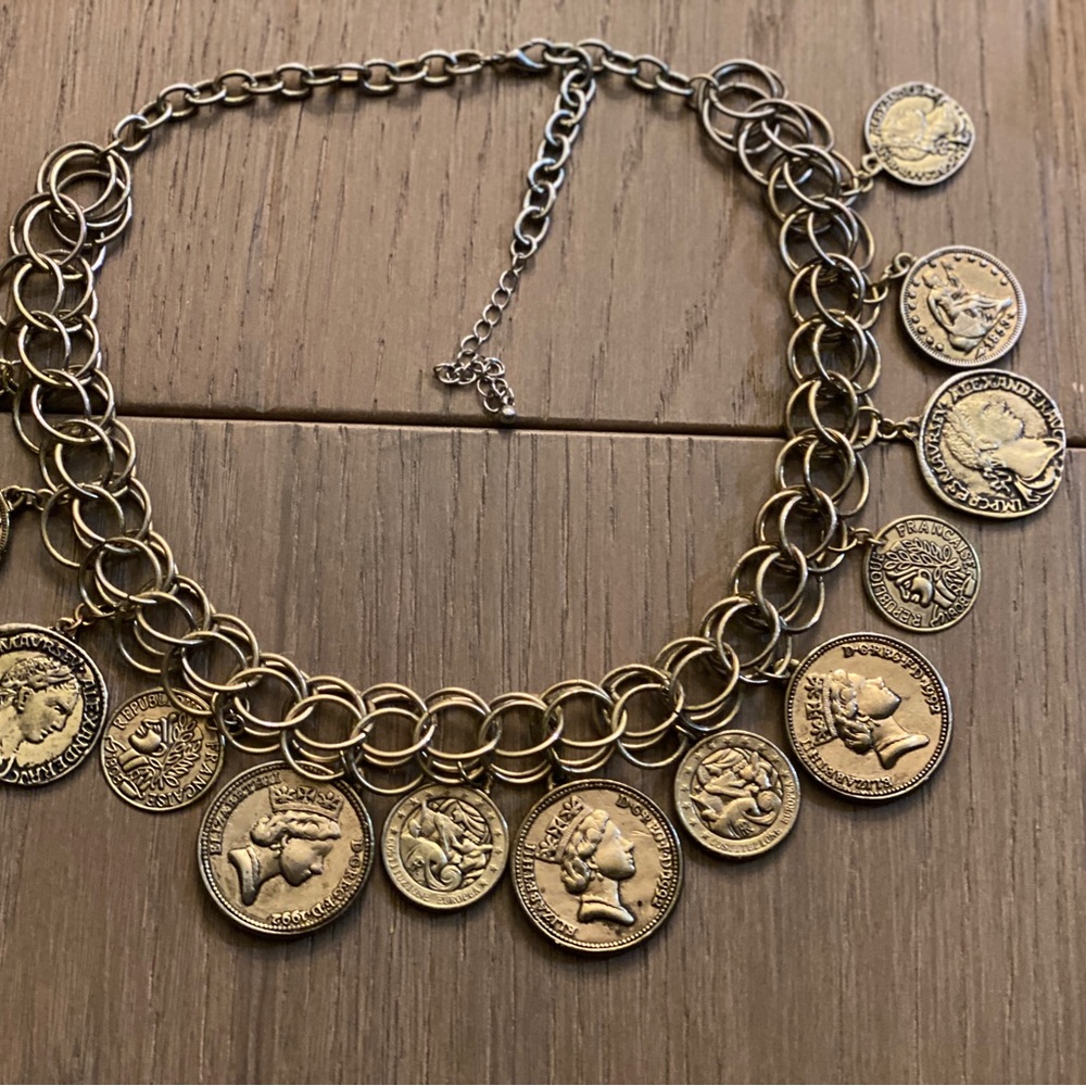 Vintage Gold Tone Coin Chunky Choker Necklace England Queen USA +